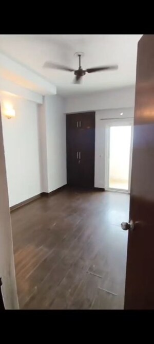 Room in 3 BHK Independent House at RWA Apartments Sector 30, Sector 30 – for Rent