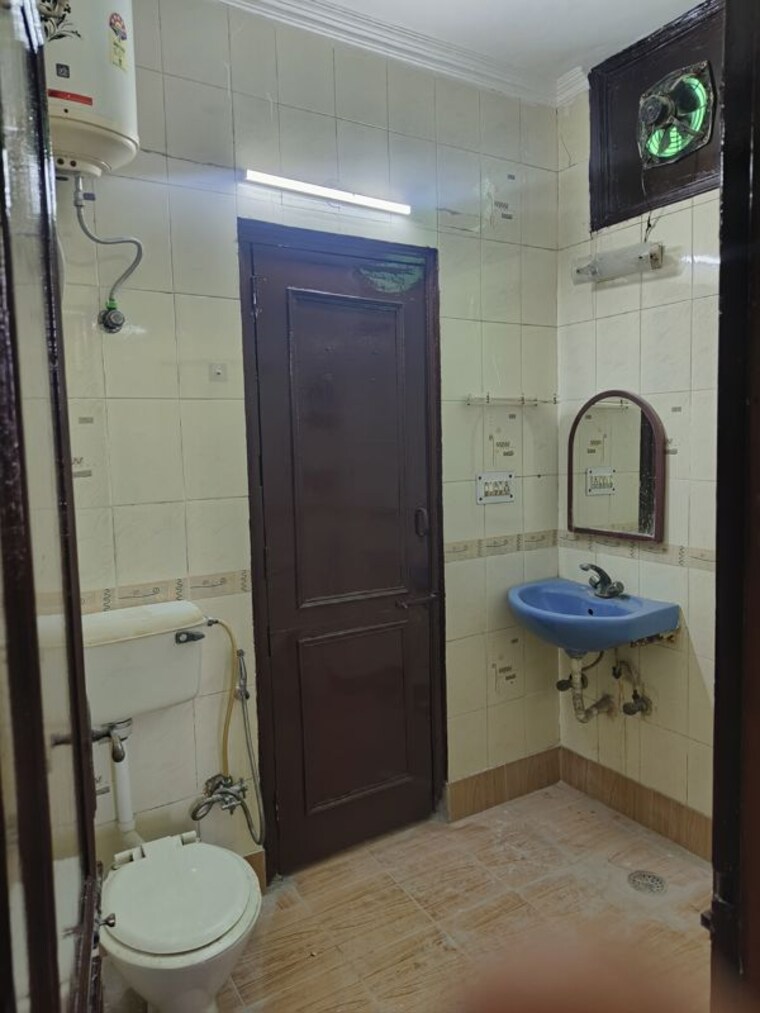 Bathroom, malviya nagar 3 Bedroom 1125 Sq.Ft. Builder Floor In Malviya Nagar Delhi 10363214