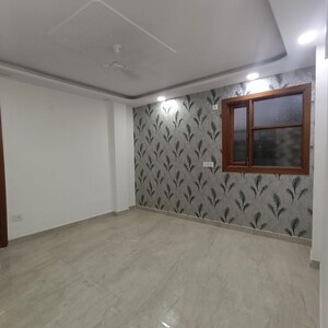 Room in 3 BHK Builder Floor at Govindpuri – for Rent