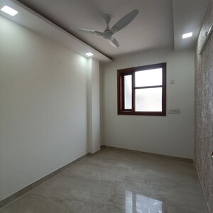 Room in 3 BHK Builder Floor at Govindpuri – for Rent