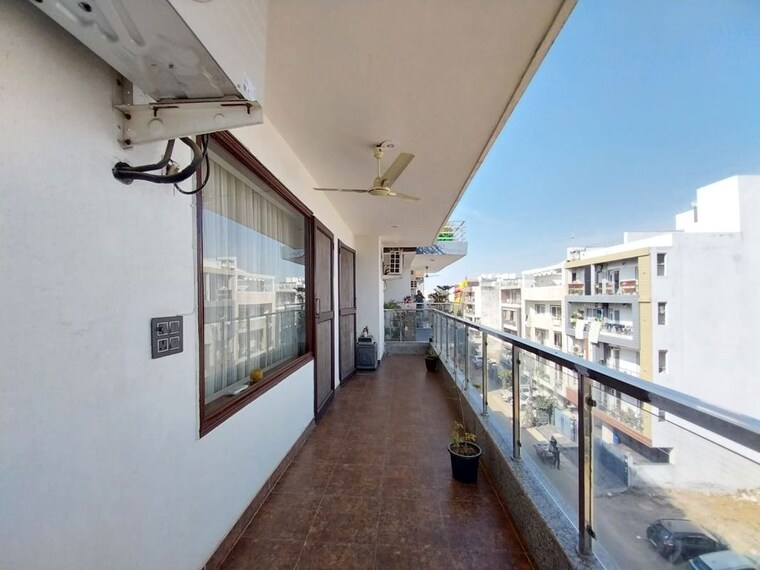 Balcony, sushant lok i 4 Bedroom 365 Sq.Yd. Builder Floor In Sushant Lok I Gurgaon 10363276