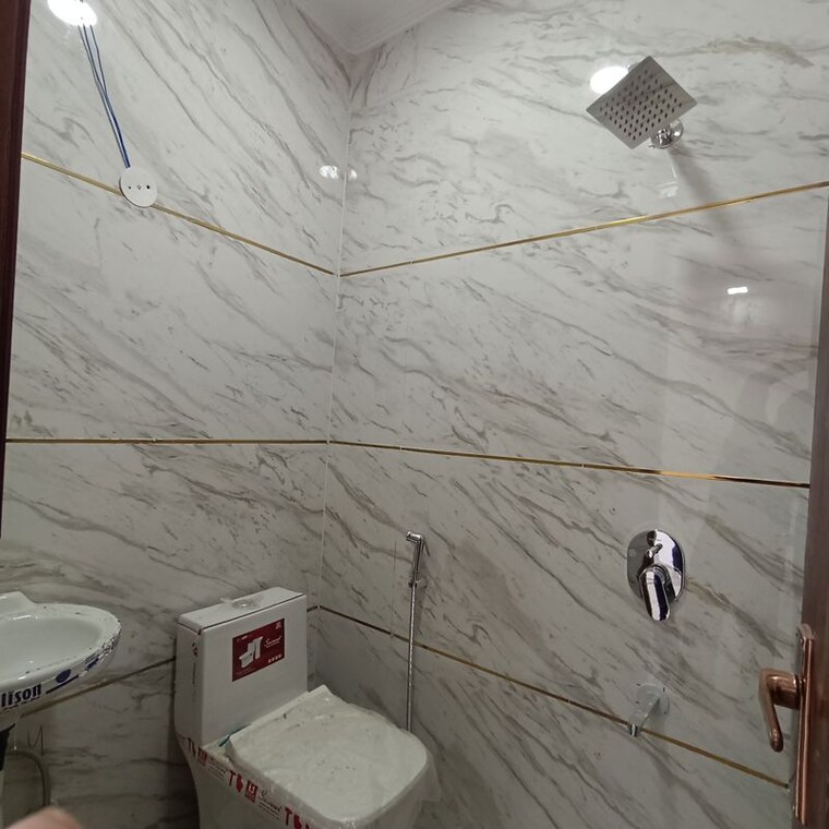 Bathroom, govindpuri 3 Bedroom 900 Sq.Ft. Builder Floor In Govindpuri Delhi 10363286