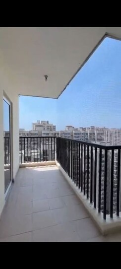 3 BHK + Servant Room Apartment For Sale in Godrej Oasis