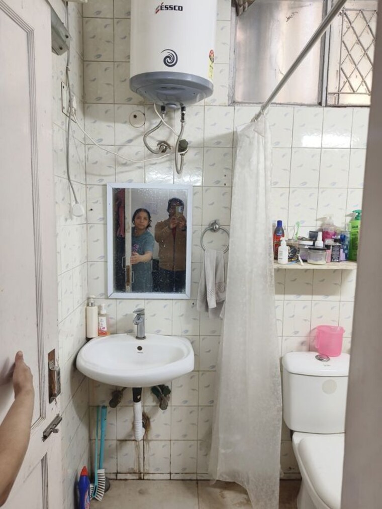 Bathroom, malviya nagar 1 RK 300 Sq.Ft. Builder Floor In Malviya Nagar Delhi 10363285
