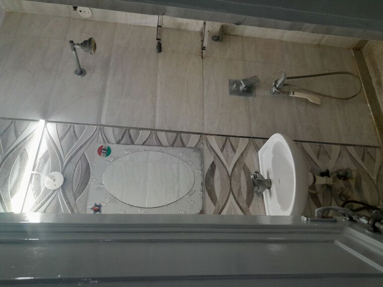Bathroom, ip extension 3 Bedroom 1500 Sq.Ft. Apartment In Ip Extension Delhi 10363303