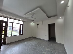 Room in 3 BHK Builder Floor at Sector 31 – for Rent