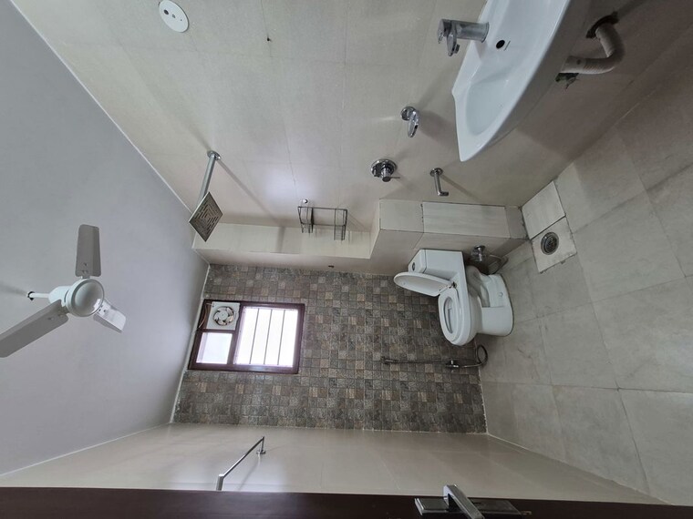 Bathroom, sector 31 3 Bedroom 2350 Sq.Ft. Builder Floor In Sector 31 Gurgaon 10363293