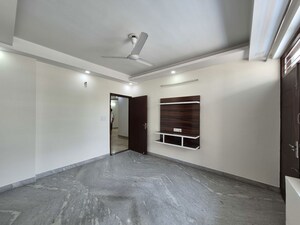 Room in 3 BHK Builder Floor at Sector 31 – for Rent