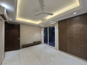 Room in 3 BHK Builder Floor at Sushant Lok I – for Rent