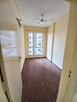 Study Room in 2.5 BHK Apartment at Imperia Esfera, Sector 37c – for Rent