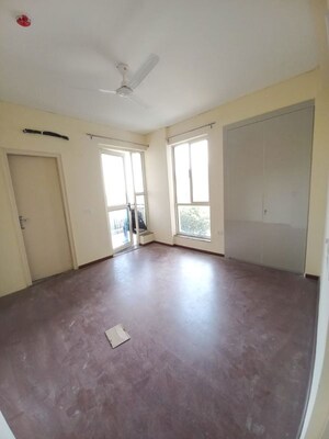 Room in 2.5 BHK Apartment at Imperia Esfera, Sector 37c – for Rent