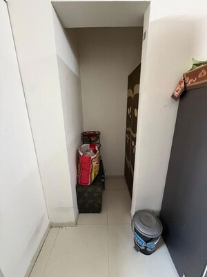 Furnished Amenities in 1.5 BHK Apartment at Lodha Amara, Kolshet Road – for Rent
