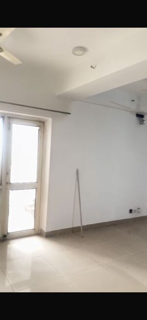 Room in 2 BHK Apartment at Panchsheel Greens II, Sector 16 Greater Noida – for Rent