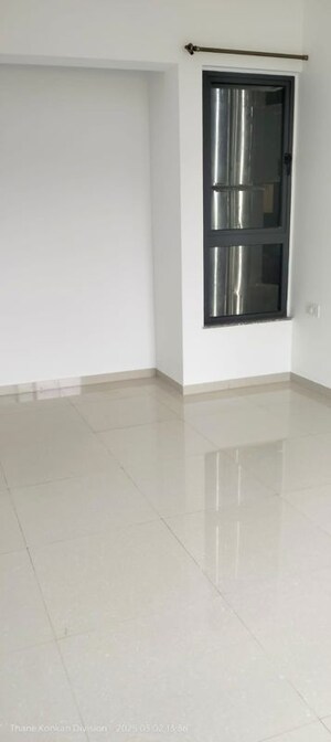 Room in 2 BHK Apartment at Kalpataru Immensa B, Kolshet Road – for Rent