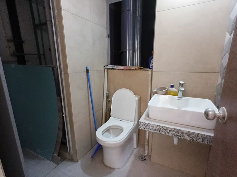 Bathroom, kalpataru-immensa-b 2 Bedroom 761 Sq.Ft. Apartment In Kolshet Road Thane 10363367
