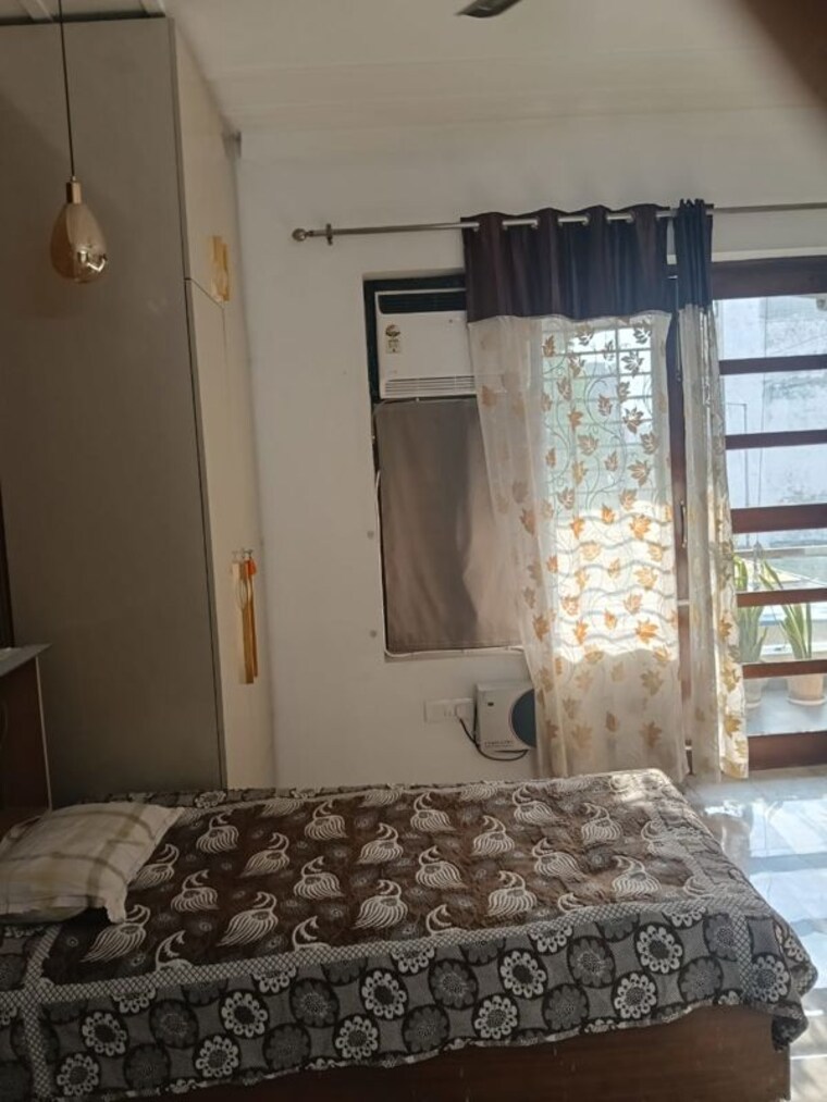 Bedroom, sector 85 3 Bedroom 250 Sq.Yd. Builder Floor In Sector 85 Faridabad 10363374