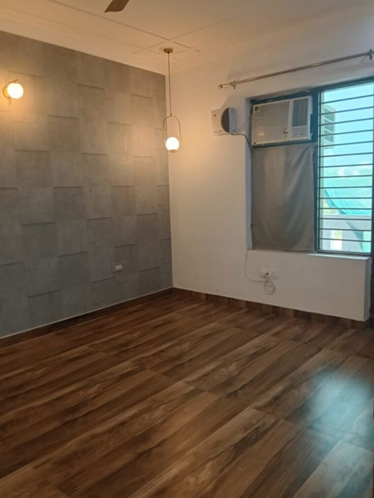 Room, sector 85 3 Bedroom 250 Sq.Yd. Builder Floor In Sector 85 Faridabad 10363374