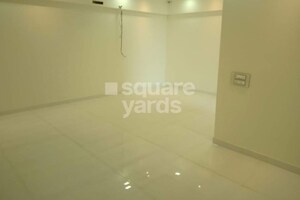 Room in 4 BHK Apartment at Oberoi Realty Springs, Andheri West – for Rent