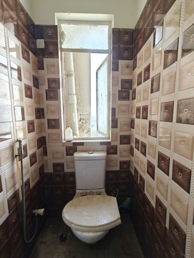 Bathroom, puri-diplomatic-greens-phase-i 1 RK 225 Sq.Ft. Apartment In Sector 111 Gurgaon 10358669