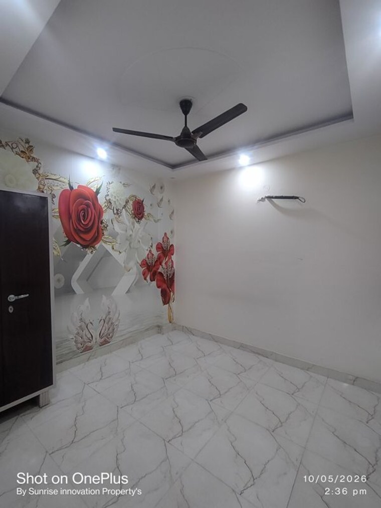 Room, dwarka mor 3 Bedroom 110 Sq.Yd. Builder Floor In Dwarka Mor Delhi 10363398