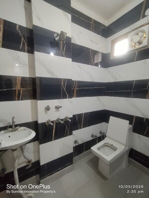 Attached Bathroom in 3 BHK Builder Floor at Dwarka Mor – for Rent