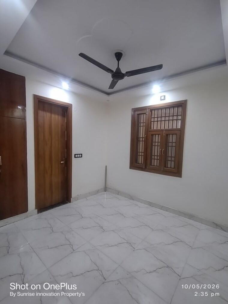 Room, dwarka mor 3 Bedroom 110 Sq.Yd. Builder Floor In Dwarka Mor Delhi 10363398