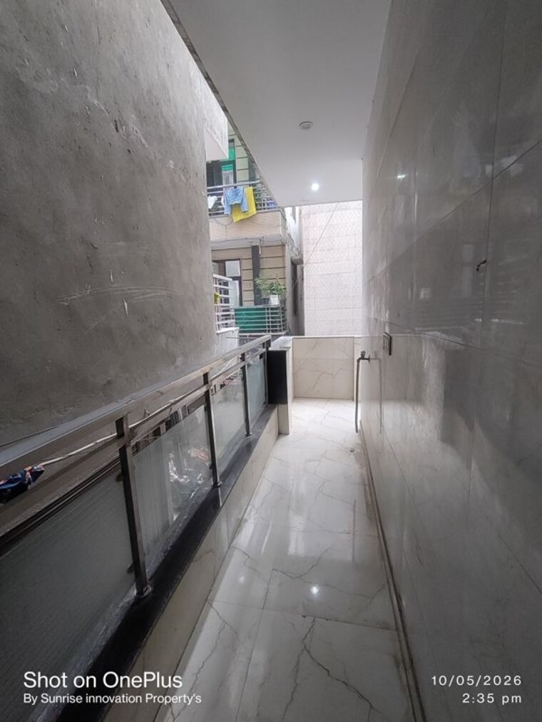 Balcony, dwarka mor 3 Bedroom 110 Sq.Yd. Builder Floor In Dwarka Mor Delhi 10363398