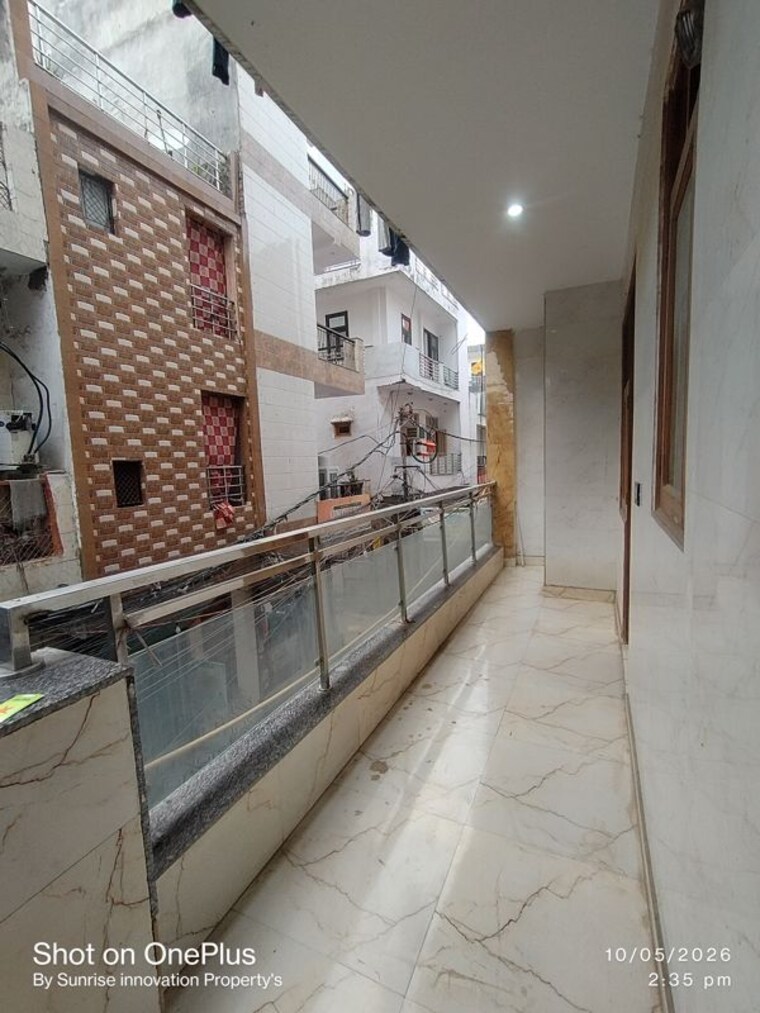 Balcony, dwarka mor 3 Bedroom 110 Sq.Yd. Builder Floor In Dwarka Mor Delhi 10363398