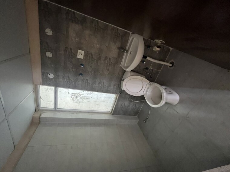Attached Bathroom, amrapali-ivory-heights 3 Bedroom 1180 Sq.Ft. Apartment In Amrapali Dream Valley Greater Noida 10363411
