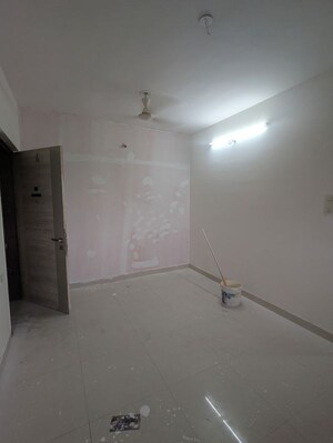 Room in 2 BHK Apartment at Magarpatta Annex, Hadapsar – for Rent
