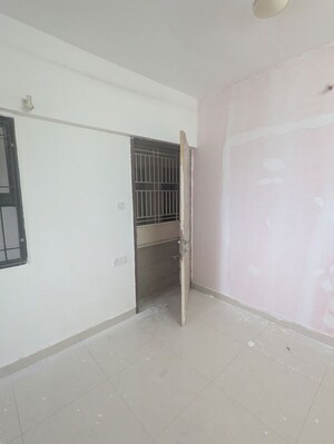 Room in 2 BHK Apartment at Magarpatta Annex, Hadapsar – for Rent