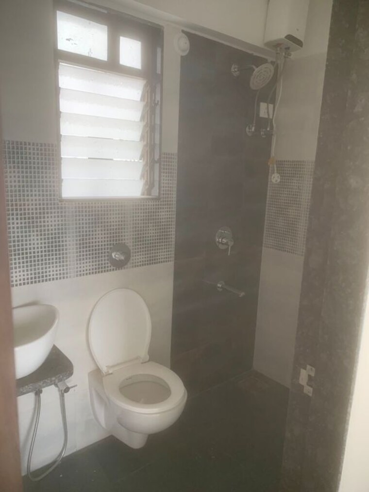 Bathroom, rajlaxmi-residency-khar-east 1 Bedroom 424 Sq.Ft. Apartment In Khar East Mumbai 10036222