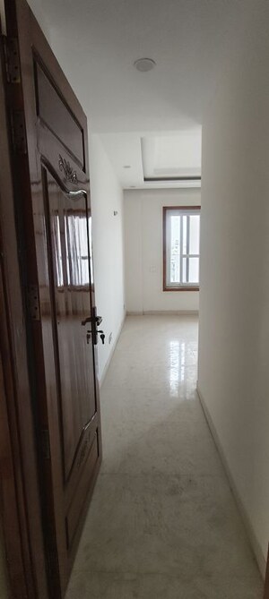 4 BHK Builder Floor – Entrance View at Eros Rosewood City, Sector 49 - for Rent