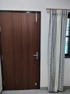 Building Lobby in 2 BHK Builder Floor at Ansal Sushant Golf city, Sushant Golf City – for Rent