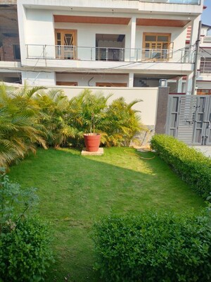 2 BHK Builder Floor – Garden View at Ansal Sushant Golf city, Sushant Golf City - for Rent