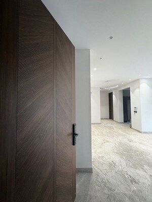 Room in 4 BHK Builder Floor at Rajouri Garden – for Rent