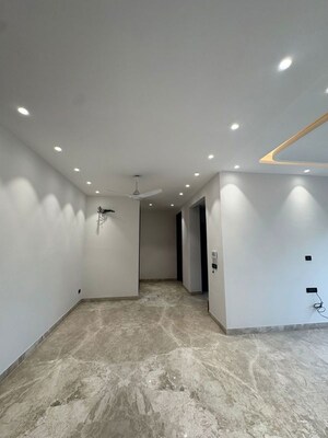 Room in 4 BHK Builder Floor at Rajouri Garden – for Rent