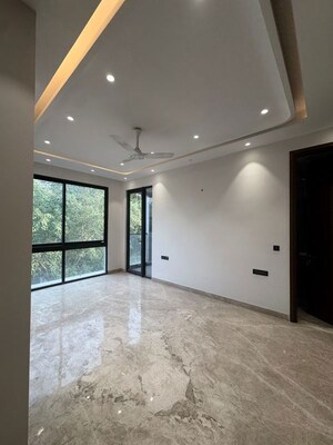 Room in 4 BHK Builder Floor at Rajouri Garden – for Rent