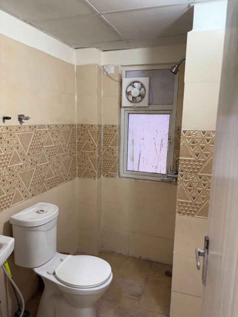 Bathroom, amrapali-golf-homes 2 Bedroom 1100 Sq.Ft. Apartment In Sector 4 Greater Noida Greater Noida 10145824