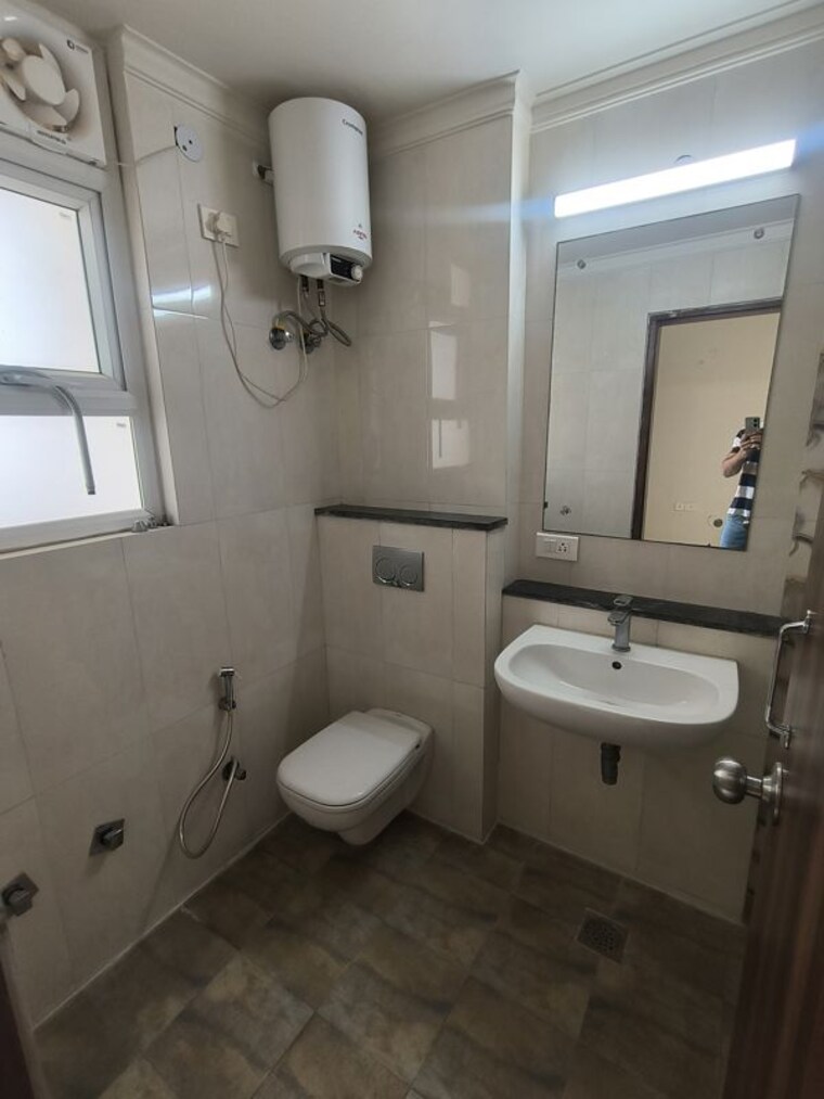 Bathroom, millenium-bajrang-society 4 Bedroom 2800 Sq.Ft. Apartment In Sector 43 Gurgaon 10363541
