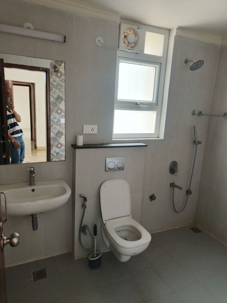 Bathroom, millenium-bajrang-society 4 Bedroom 2800 Sq.Ft. Apartment In Sector 43 Gurgaon 10363541