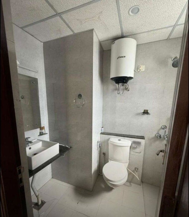Bathroom, sushma-chandigarh-grande 4 Bedroom 2250 Sq.Ft. Apartment In Lohgarh Zirakpur 10363543