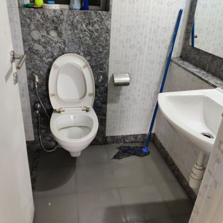 Bathroom, manpada Pg For Girls In Manpada 10363548