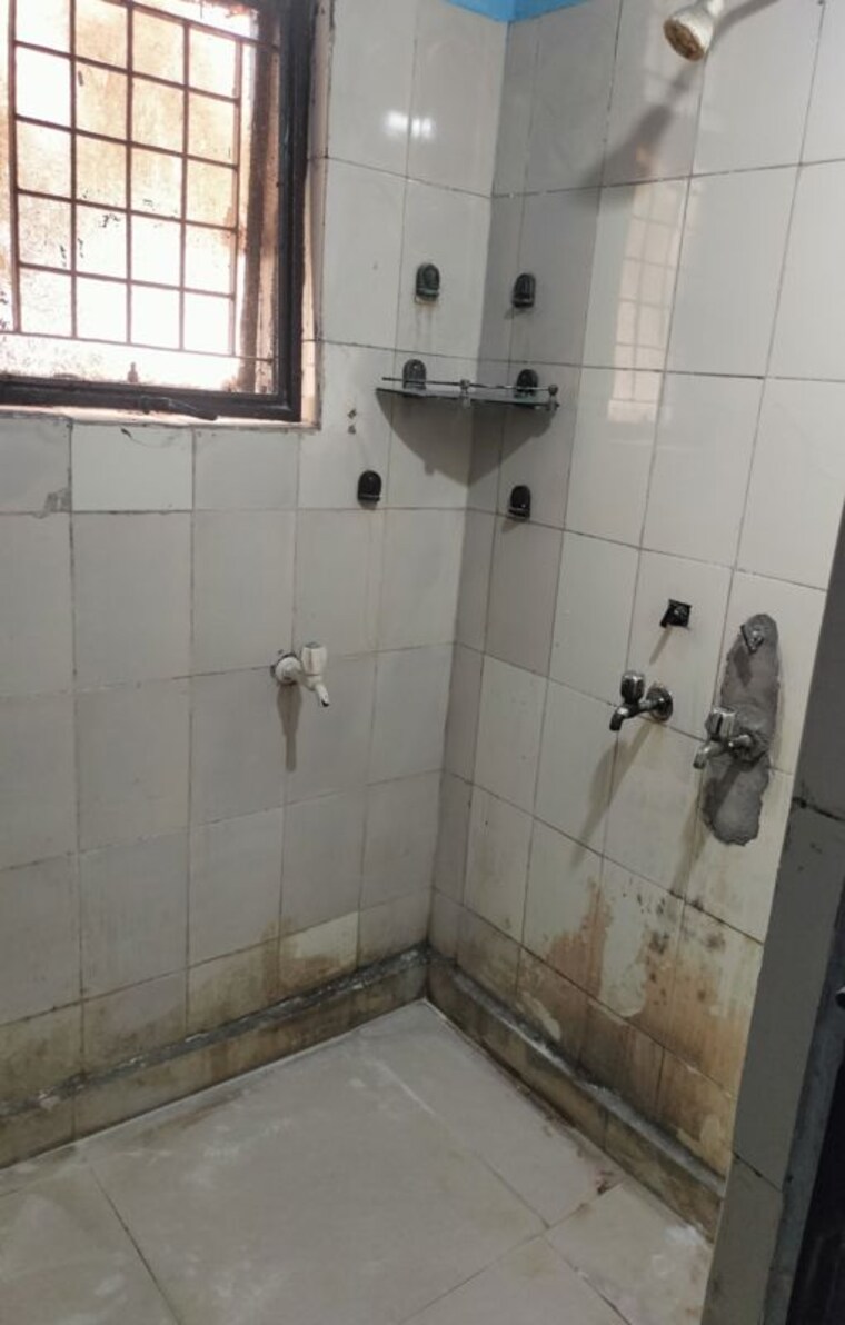 Bathroom, mahadev-apartments-noida 1 RK 31 Sq.Mt. Apartment In Sector 73 Noida 10363565