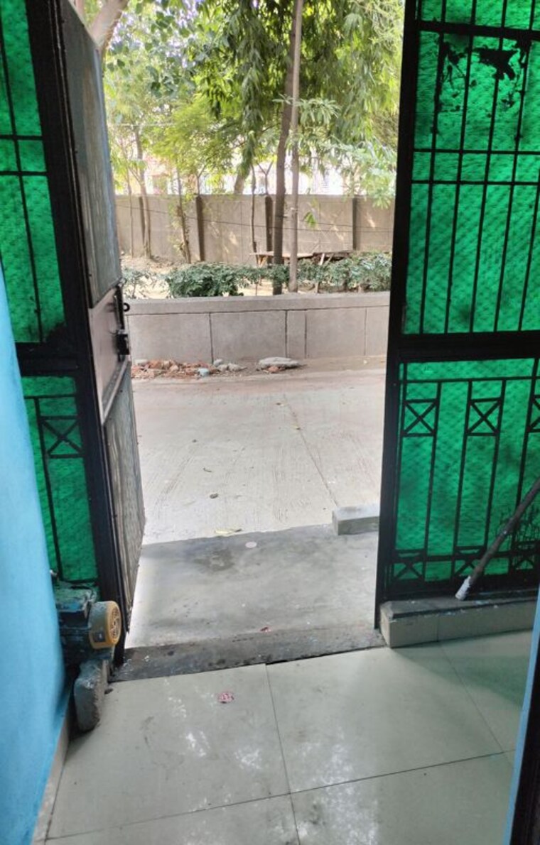 Balcony, mahadev-apartments-noida 1 RK 31 Sq.Mt. Apartment In Sector 73 Noida 10363565