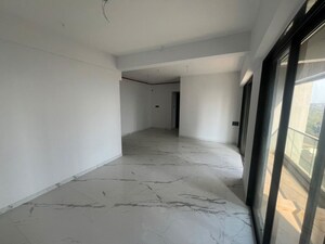 Room in 2 BHK Apartment at Goregaon East – for Rent
