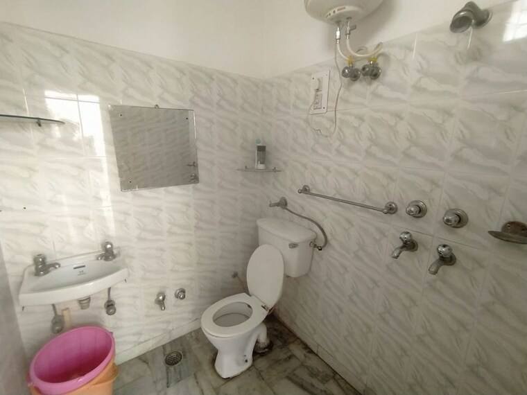 Bathroom, sector 9 panchkula 1 Bedroom 800 Sq.Ft. Apartment In Sector 9 Panchkula Panchkula 10363598