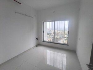 Room in 3 BHK Apartment at Runwal The Central Park, Chinchwad – for Rent