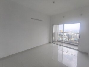Room in 3 BHK Apartment at Runwal The Central Park, Chinchwad – for Rent