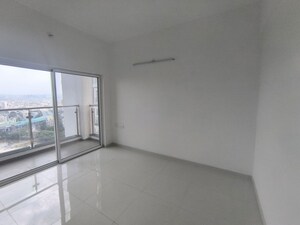 Room in 3 BHK Apartment at Runwal The Central Park, Chinchwad – for Rent